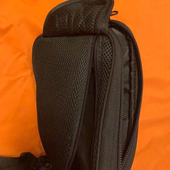 Hyke - Limited Editon - Sling Bag - Picture 9 of 14